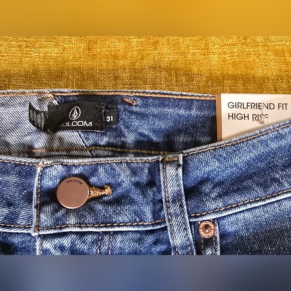 NWT Volcom Girlfriend High Rise Jeans - Picture 2 of 6